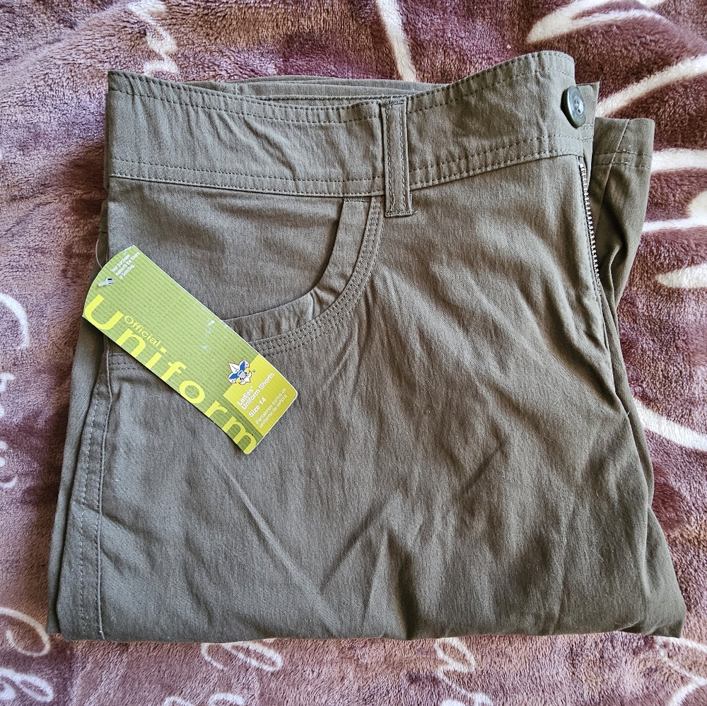 Women's BSA / Scouting America green cargo shorts